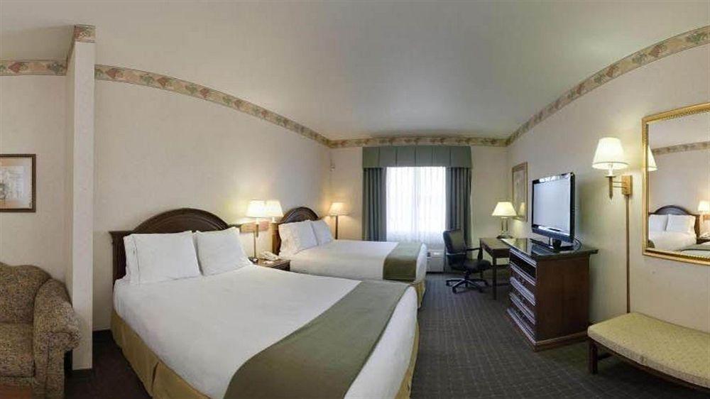 Holiday Inn Express Hotel & Suites Eagle Pass By Ihg Exterior photo